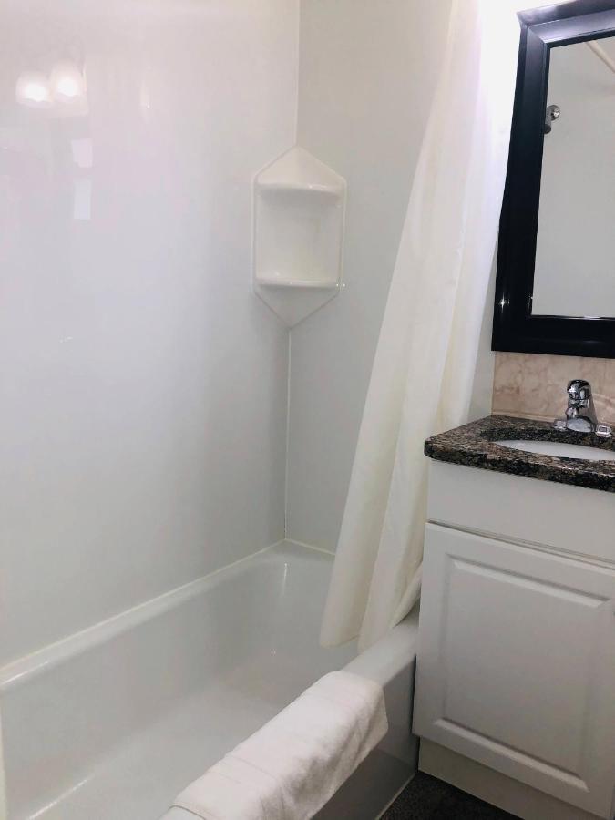 Perth Plaza Inn&Suites Bagian luar foto
