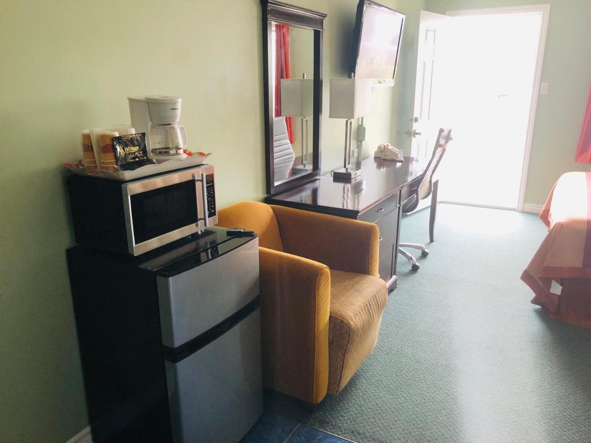 Perth Plaza Inn&Suites Bagian luar foto