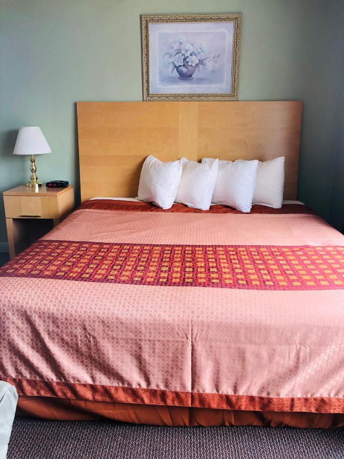 Perth Plaza Inn&Suites Bagian luar foto
