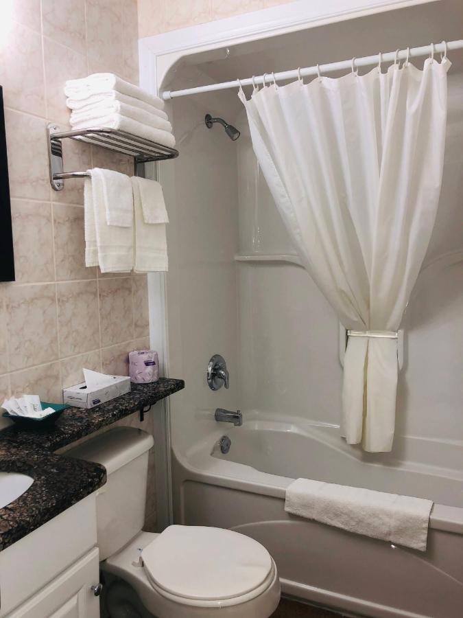 Perth Plaza Inn&Suites Bagian luar foto