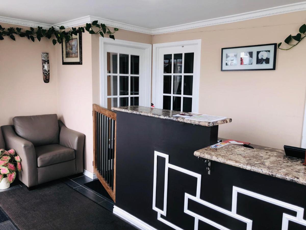 Perth Plaza Inn&Suites Bagian luar foto