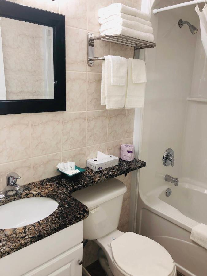 Perth Plaza Inn&Suites Bagian luar foto