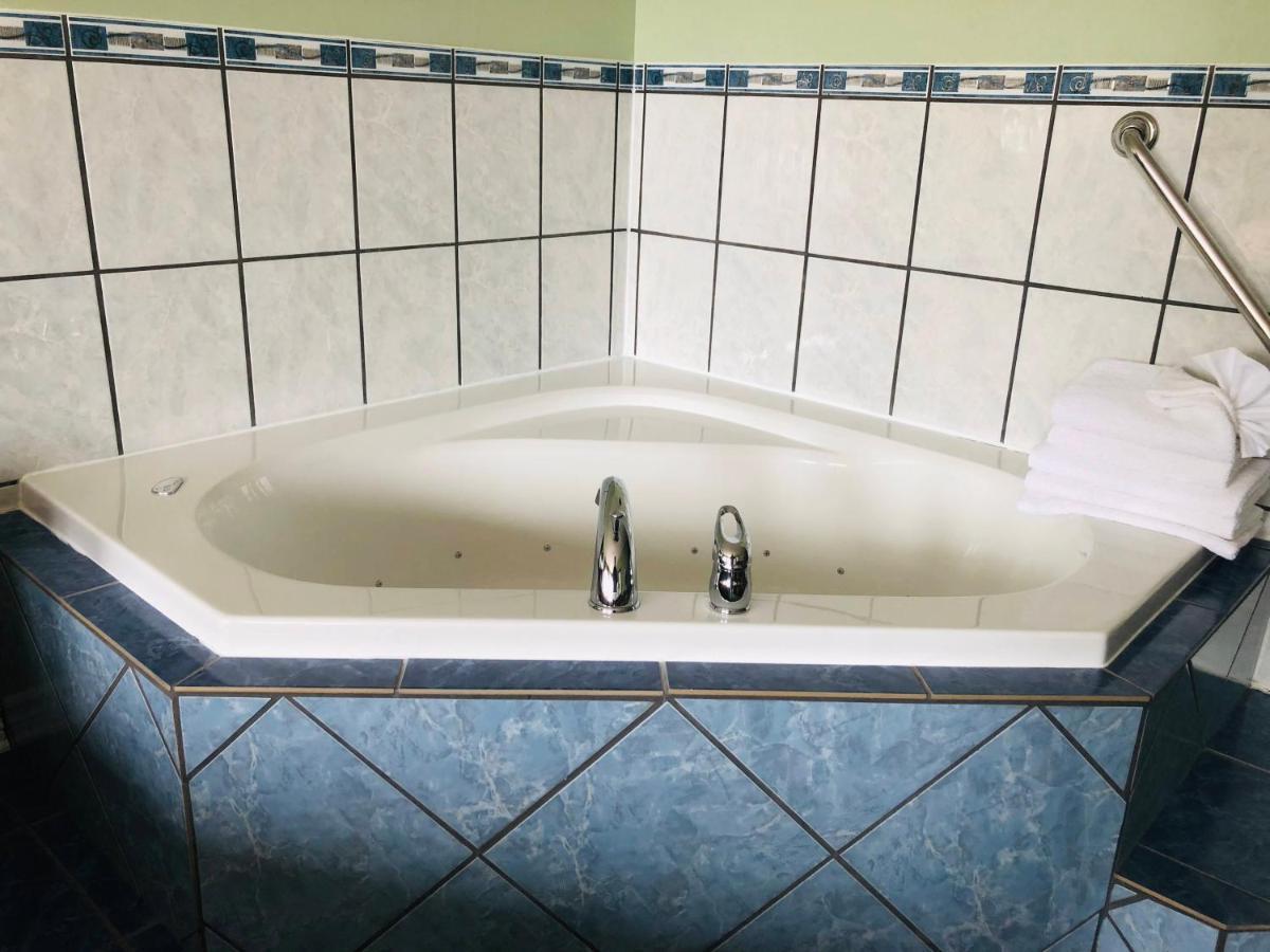Perth Plaza Inn&Suites Bagian luar foto