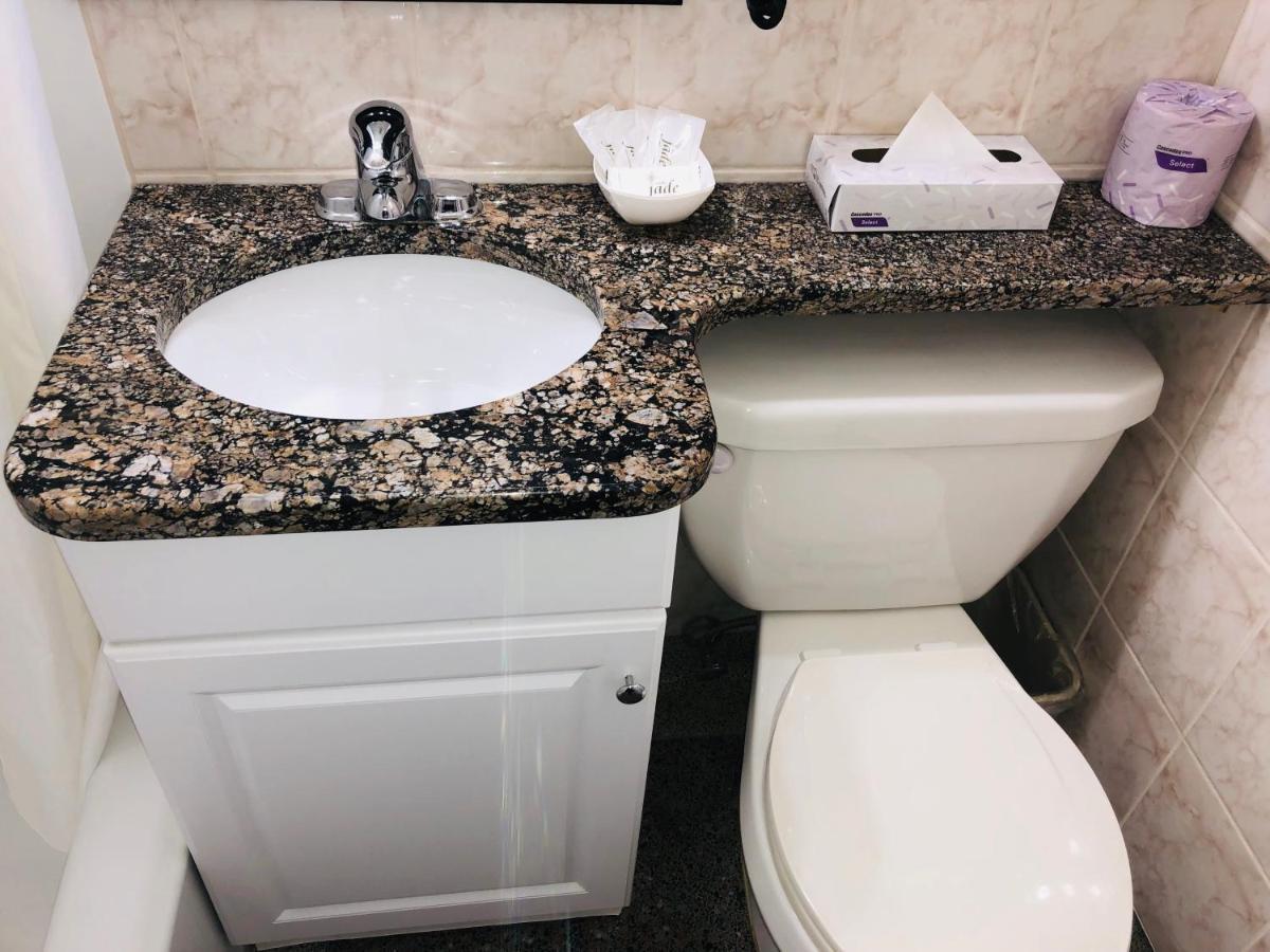 Perth Plaza Inn&Suites Bagian luar foto