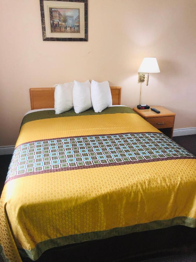 Perth Plaza Inn&Suites Bagian luar foto