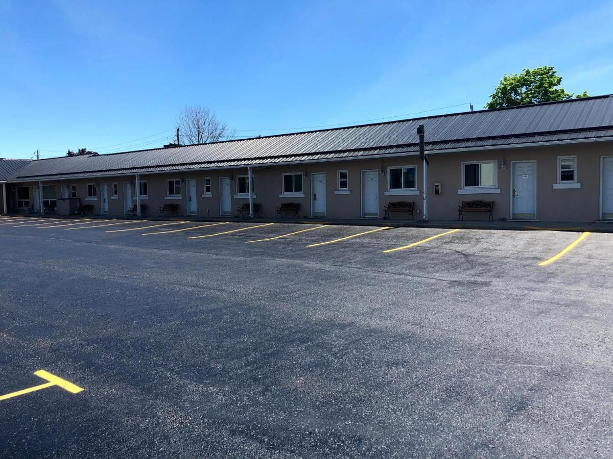 Perth Plaza Inn&Suites Bagian luar foto