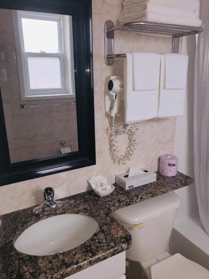 Perth Plaza Inn&Suites Bagian luar foto