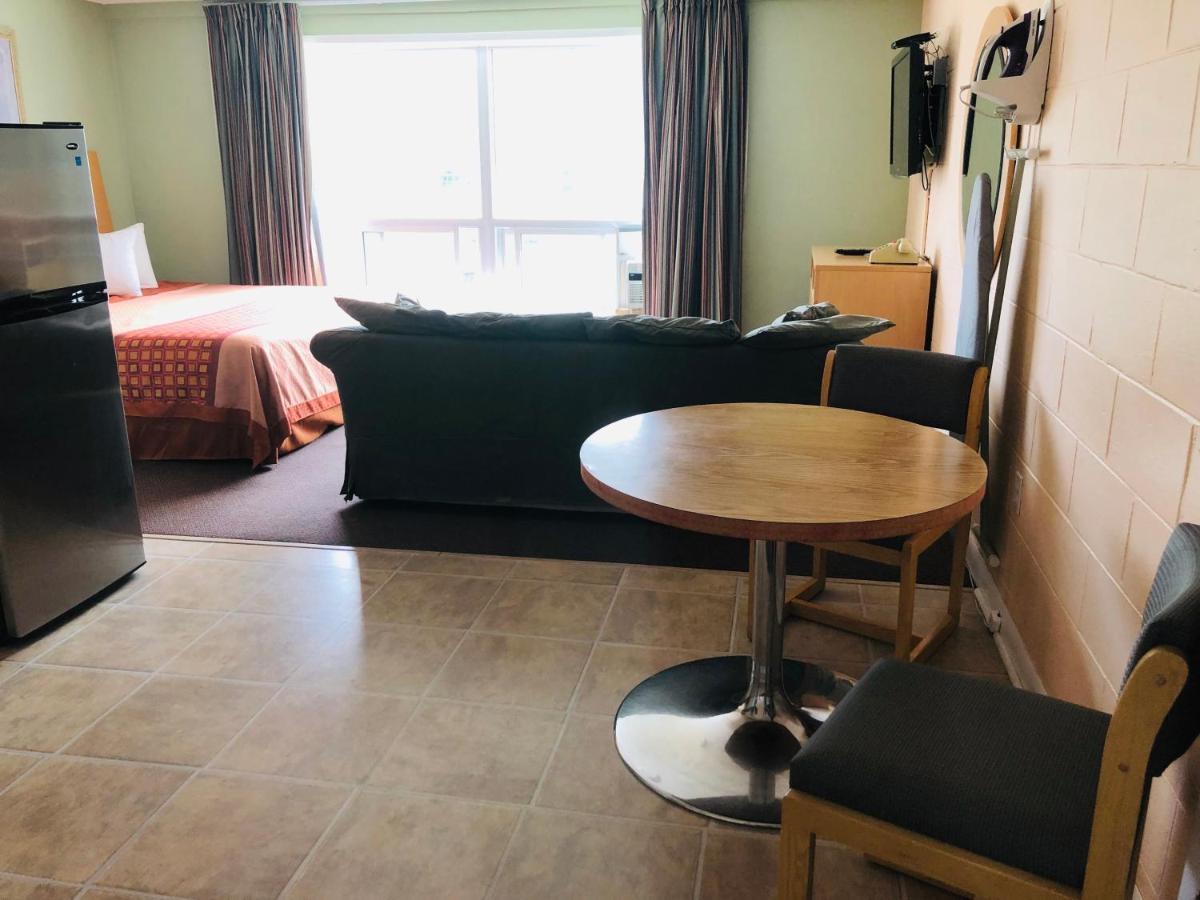 Perth Plaza Inn&Suites Bagian luar foto