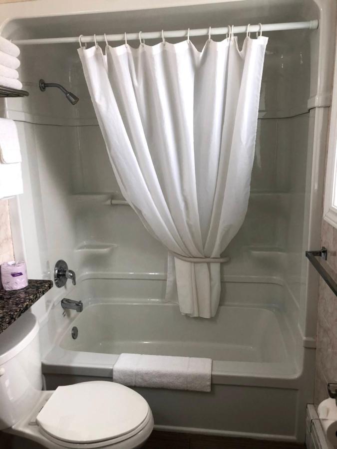 Perth Plaza Inn&Suites Bagian luar foto