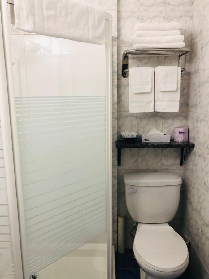 Perth Plaza Inn&Suites Bagian luar foto