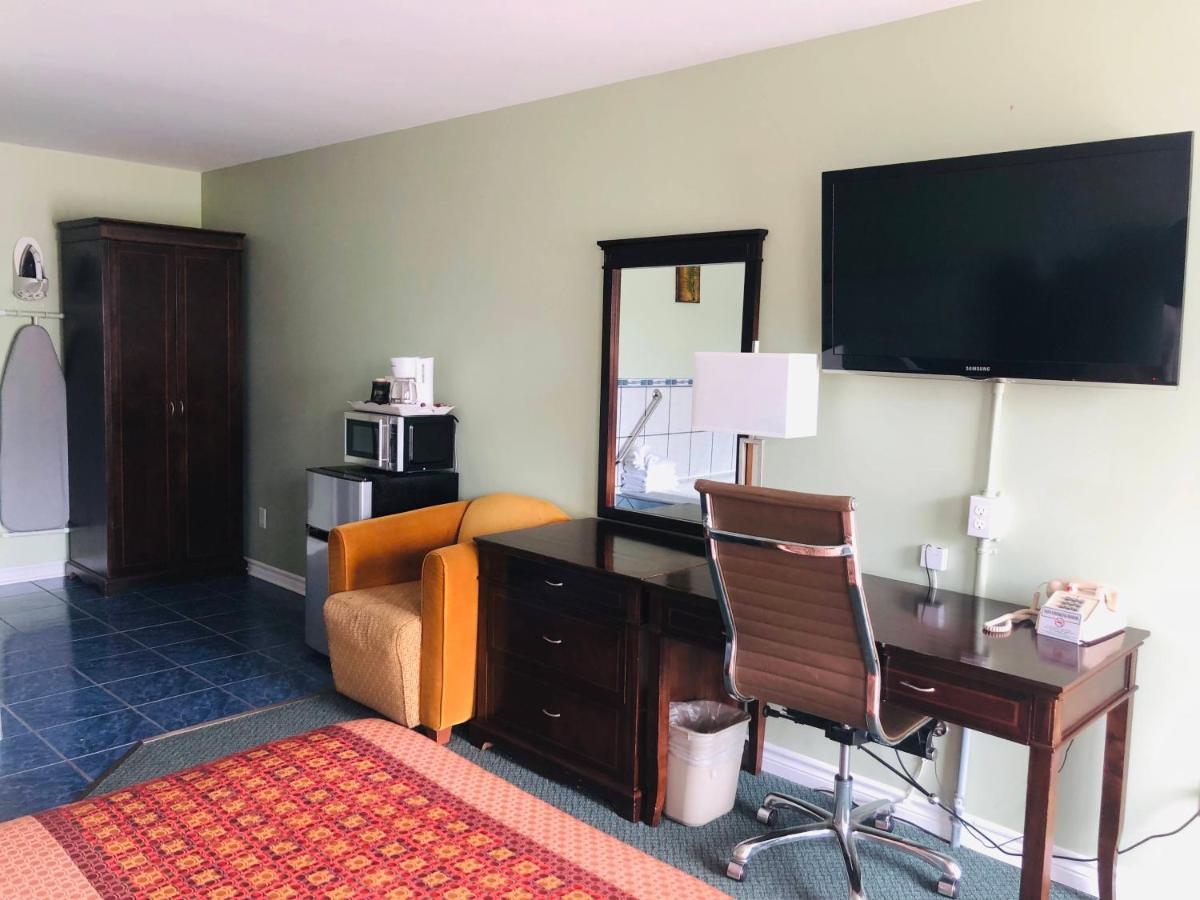 Perth Plaza Inn&Suites Bagian luar foto
