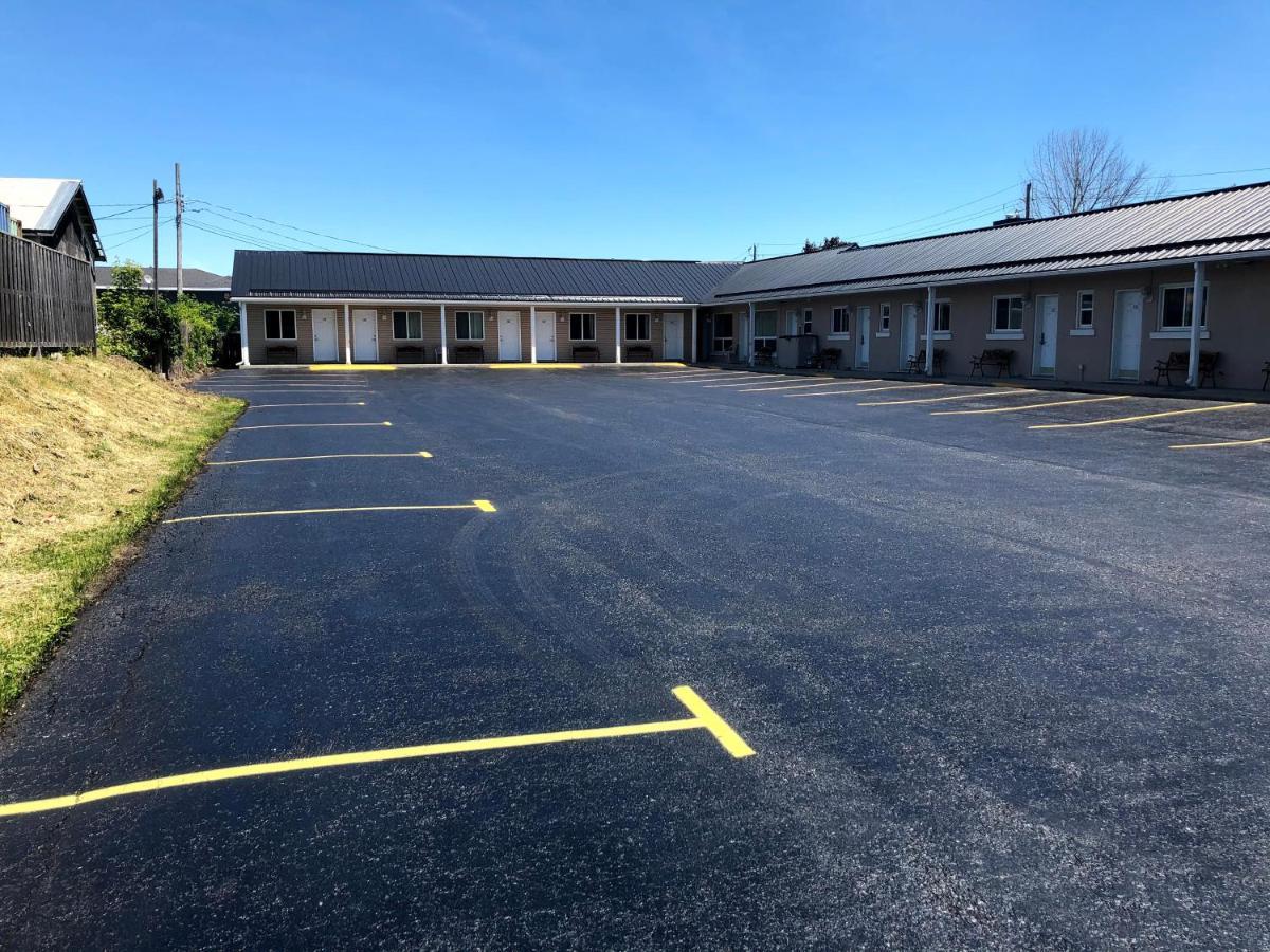Perth Plaza Inn&Suites Bagian luar foto