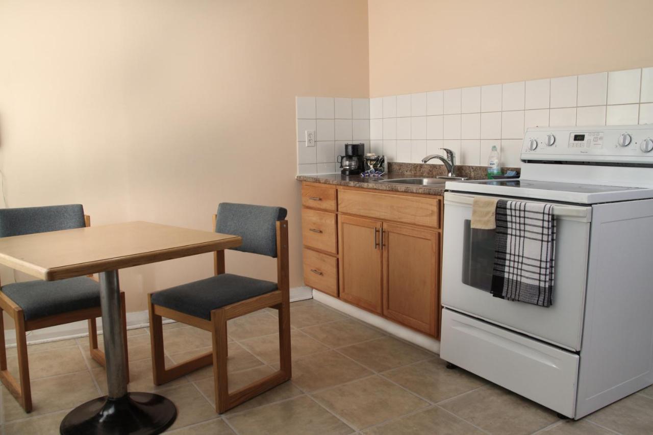 Perth Plaza Inn&Suites Bagian luar foto