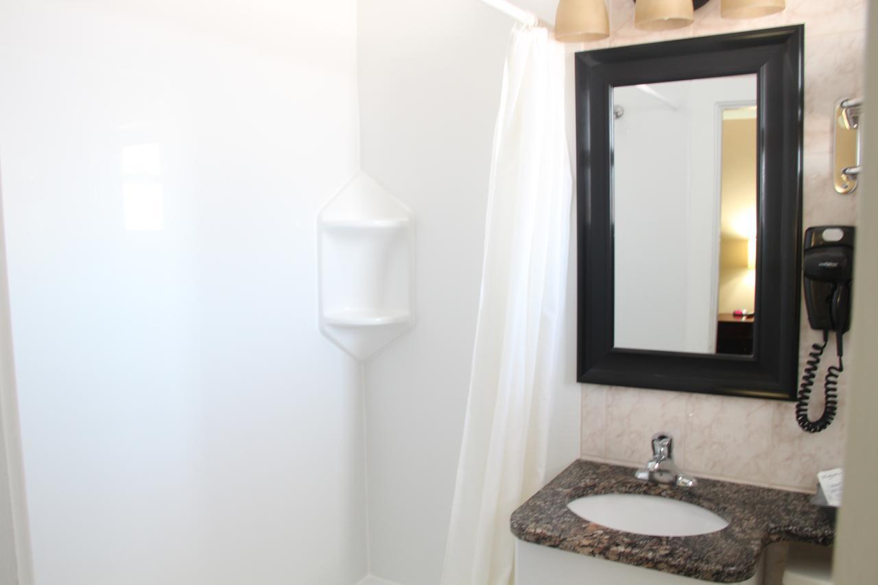 Perth Plaza Inn&Suites Bagian luar foto