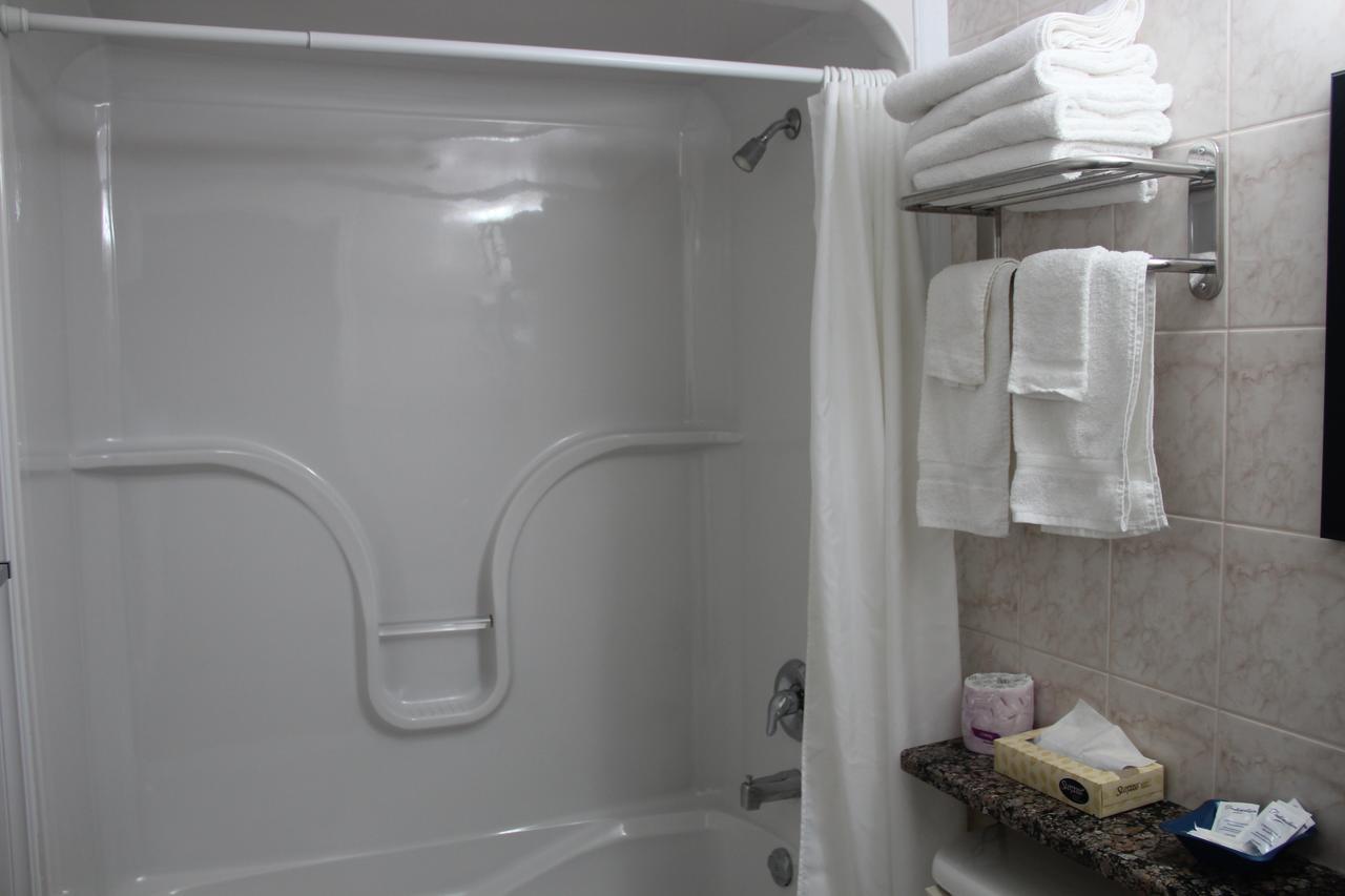 Perth Plaza Inn&Suites Bagian luar foto